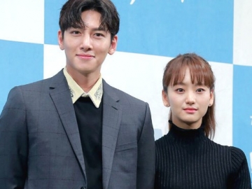 Bermain Ice Skating, Ji Chang Wook Pegang Erat Won Jin Ah Hingga Tak Lepas di 'Melting Me Softly'
