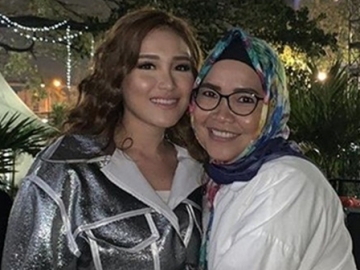 Ibunda Ayu Ting Ting Pamer Liburan ke India, Netter: Ketemu Shaheer Sheikh?