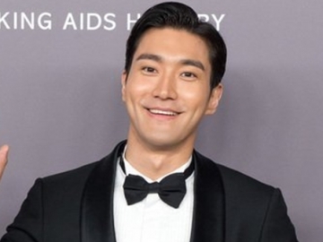 Unggah Foto Selfie di Pesawat, Wajah 'Matang' Siwon Super Junior Dibilang Mirip Bapak-Bapak