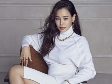 Tampil Kenakan Rok Transparan, Gaya Santai Honey Lee Malah Banjir Pujian dari Netter