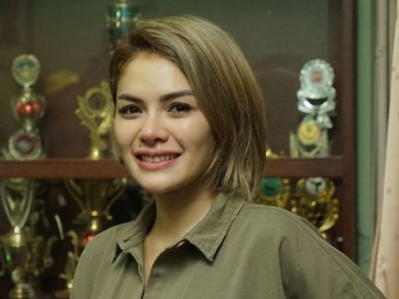 Nikita Mirzani Pamer 'Lontong', Tangan-Tangan 'Gatal' Berebut Ungkap Kegemasan