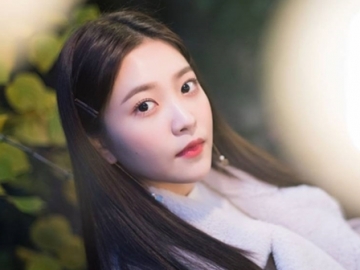 Tampil Super Seksi Berbalut Busana Merah, Bagian Tubuh Yeri Red Velvet Ini Bikin Fans 'Ngilu'