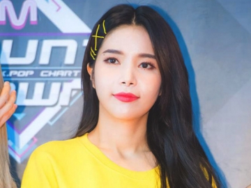 Pakai Bawahan Mirip Celana Dalam di Atas Panggung, Penampilan Solar Tuai Sorotan Netter