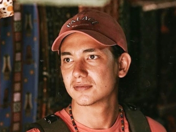 Adipati Dolken ‘Keciduk’ Jalan Bareng Cewek Cantik Mirip Mikha Tambayong, Sudah Move On?