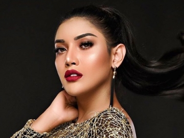 Ikutan Pamer Tawa Cantik, Pose Mencolok Millendaru Malah Disebut Usaha Tutupi ‘Bukti’ Kejantanan