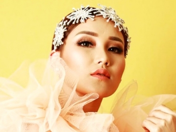 Usai Followers Melejit, Ayu Ting Ting Pamer Boyong 4 Trofi Sekaligus Bikin Haters ‘Kepanasan’?