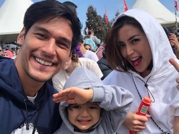 Jessica Iskandar Pose Keren Bareng Richard Kyle dan El Barack, Seruan Heran Malah Muncul
