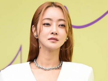 Seo Hyo Rim Umumkan Kehamilan dan Tanggal Pernikahan dengan Putra Kim Soo Mi
