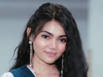 Usai Berhasil Impersonate Syahrini, Rina Nose Kini Tiru 'Plek Ketiplek' Gaya Najwa Shihab