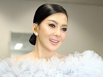 Pamer Senyum Semringah, Paras Cantik Syahrini Malah Dinilai Aneh di Foto Ini