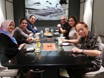 Diajak Irwan Liburan Naik Jet Pribadi, Ayah Maia Estianty Malah Bingung Ditanya Pramugari Ini