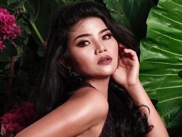 Rosa Meldianti Kenakan Baju Terawang Perlihatkan Underwear, Bentuk Kepala Malah Disorot