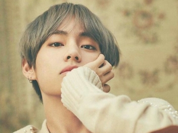 Bareng Jennie Cs, V BTS Dinobatkan Jadi Pasangan Idol yang Mesra dengan Hewan Peliharaan