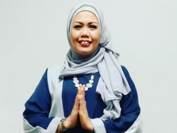 Dianggap Mulai Lepas Hijab, Ely Sugigi Tak Habis Pikir Usaha Cari Makan Dihujat