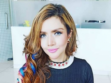 Tas Barbie Kumalasari Mendadak Dipenuhi Paku, Terbukti Dapat Kiriman Santet dari Seorang Pria?