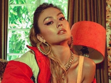 Sisi 'Jelek' Agnez Mo Tetap Bersembunyi Meski Tampil Berantakan Biarkan Rambut Basah Terpampang