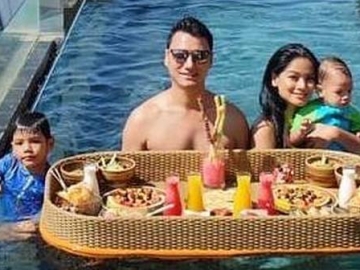  Sayang Keluarga, Foto Baru Christian Sugiono Ini Banjir Pujian Netter