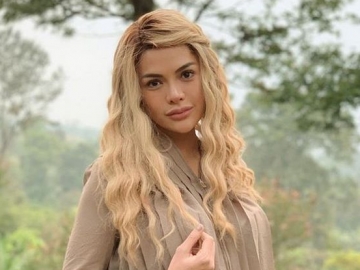 Nikita Mirzani Bikin Iri Berkesempatan Pose Intim Bareng Pembalap MotoGP Jorge Lorenzo