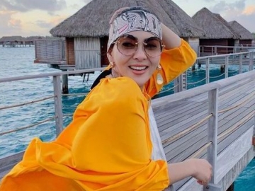 Syahrini Kerap Tampil Sempurna, Hasil Jepretan Orang Lain Justru Tunjukkan Wajah 'Asli'?