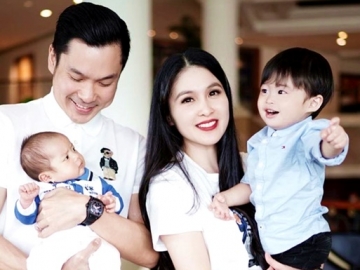 Tak Ada Harvey Moeis, Sandra Dewi Lakukan Ini dengan 2 ‘Pangeran’ Tampan