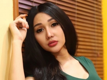 Lucinta Luna Vulgar Tanpa Busana Seraya 'Sensor' Bagian Sensitif dengan Timbunan Brand Ternama