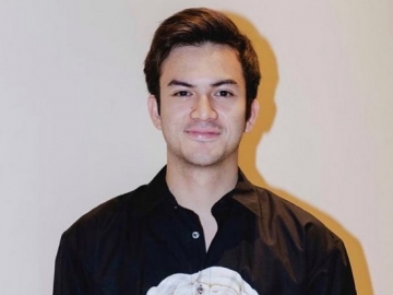 Rizky Nazar Rangkul Wanita Ini Sambil Saling Lemparkan Tatapan, Jiwa 'Jones' Kaum Hawa Meronta-Ronta