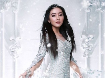 Bagikan Foto Cantik Naik Sepeda, Natasha Wilona Mendadak Ngaku Jadi 'Tukang Siomay'