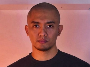 Tiru Gaya Seksi Vanessa Angel Saat Makan Pisang, Uus Malah Bikin Sederet Artis Ngakak