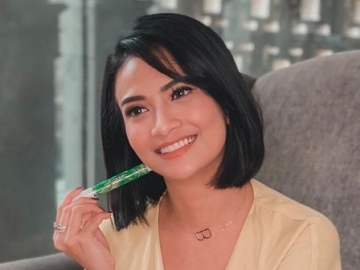 Promosi Lipstik, Vanessa Angel Malah Tonjolkan Tingkah di Atas Ranjang Ketimbang Perlihatkan Brand