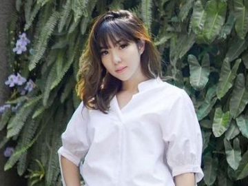 Gisel Pakai Celana Super Ketat dengan Warna Menyerupai Kulit Disebut Bak Tak Pakai Bawahan