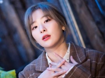 Seulgi Red Velvet Unggah Foto Blur Pakai Gaun Putih, Netter Komentari Halu Hingga Ajak Nikah