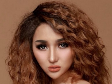 Lucinta Luna Kembali Bugil Pamer Tubuh Mulus, Bagian Sensitif Cuma Ditutupi Busa Auto Dihujat?