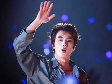 Lakukan Kesalahan Saat Siaran V Live, Lucunya Jin BTS Panik Anggap Dirinya Tak Lagi Populer