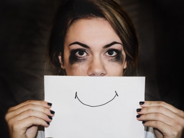 Sembunyikan Rasa Sedih Bisa Beri 7 Dampak ‘Seram’ Ini, Percaya?