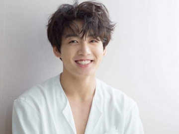 Seksi Tampil Serba Hitam dan Pamer Rambut Merah Barunya, Jungkook Langsung Jadi Trending Topik