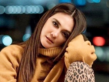 Makan Bareng Raffi-Nagita di Jepang, Sosok Pria Duduk Sanding Luna Maya Curi Perhatian