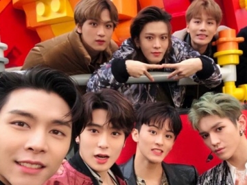 Serunya NCT 127 Pelajari Budaya Indonesia Hingga Joget Poco-Poco Pakai Sarung