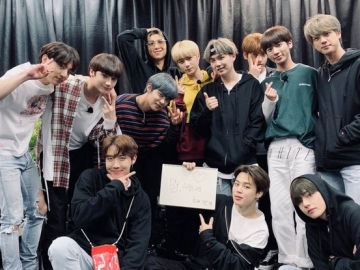 Duduk Tepat di Belakang BTS, Personel TXT Langsung Lakukan Hal Ini Saking Tak Percaya