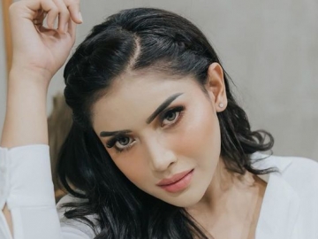 Millendaru Tak Kenakan Bra Saat Bergaya ala Remaja 70-an, Bagian Menonjol Malah Jadi Bahan Tertawaan