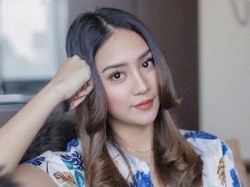 Anya Geraldine Pose di Atas Ranjang Singgung Soal Dosa dan Kecanduan, Isyaratkan Sebuah Kode?