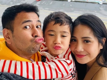 Duh Gemasnya Tingkah Rafathar Ganggu Raffi Ahmad dan Nagita Slavina Berpose Mesra