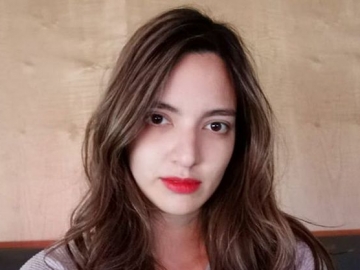 Nia Ramadhani Ubah Foto Jadi Monokrom Saat Tampil dengan Belahan Dada Rendah, Cari Aman?