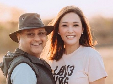 Suami Maia Estianty Pamer Senyum Saat ‘Melancong’ Bareng Istri, Netter ‘Gigit Jari’