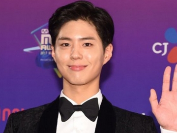 Dikerumuni Fans Saat Tiba di Jepang, Netter Tebak Ini Jadi Alasan MAMA 2019 Dapuk Bo Gum Jadi Host