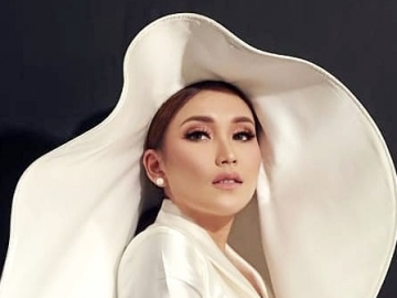 Ayu Ting Ting Sadar Ibunda Dicerca Usai ‘Borong’ Emas, Begini Kata Mengejutkan Sang Biduan
