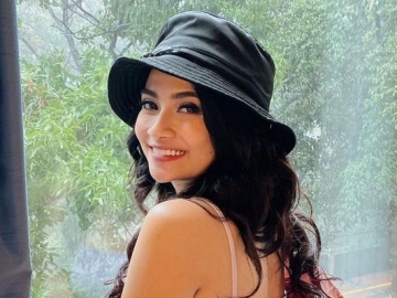 Vanessa Angel Pose Seksi dengan Ekspresi 'Nakal', Sebut Ogah Terima Duit Transferan Auto Bikin Geger