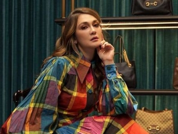 Lemparkan Tatapan Tajam, Luna Maya Disebut Bak Bidadari Bunga Sakura