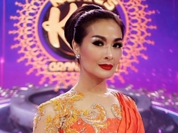 Iis Dahlia ke London Usai Isu Suami Terlibat Kasus Eks Dirut Garuda Tersebar, Sengaja Menghindar?