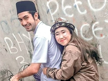 Kiky Saputri Elus Janggut Tipis Reza Rahadian, Respons Mengejutkan Langsung 'Bergema'