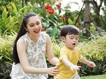 Cara 'Tuan Muda' Raphael 'Caper' ke Sandra Dewi Bikin Hati Meleleh Bukan Main